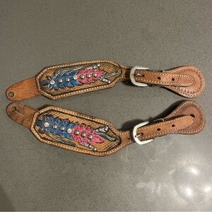 Women’s dotted feather spur straps